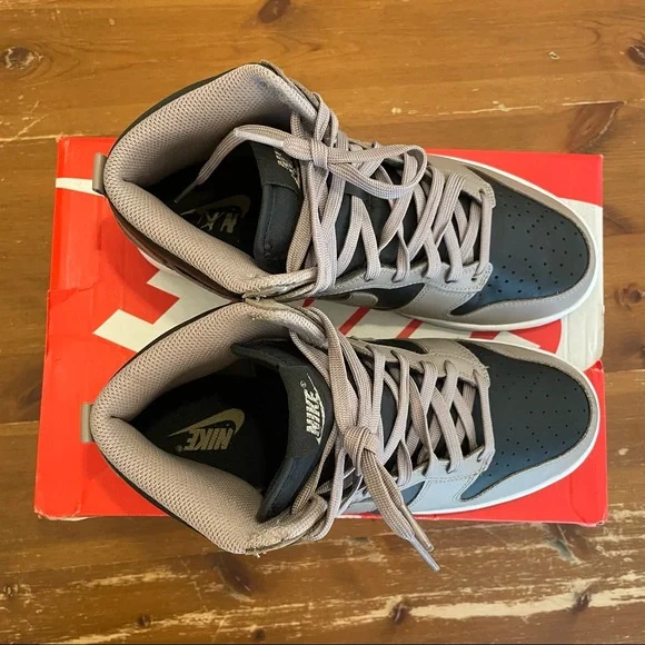 Women’s Dunk high Moon fossil! Size 9.5 W & 8 M. EUC - Picture 5 of 11
